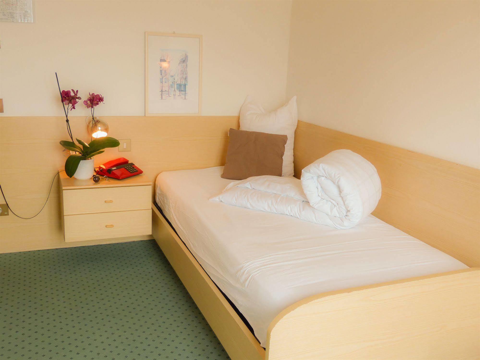Prinz Rudolf Smart Hotel Merano Esterno foto